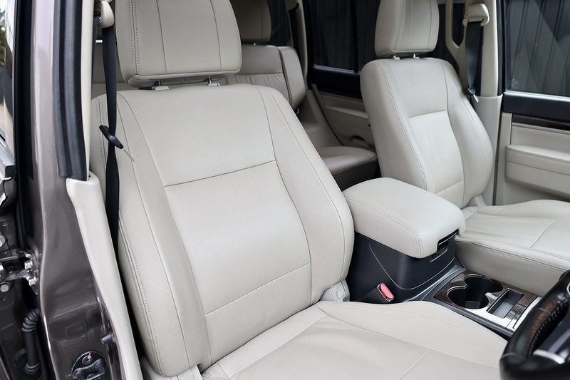 Mitsubishi Shogun LWB SG3 2 Former Keepers + FSH + Automatic + 7 Seats Image 24