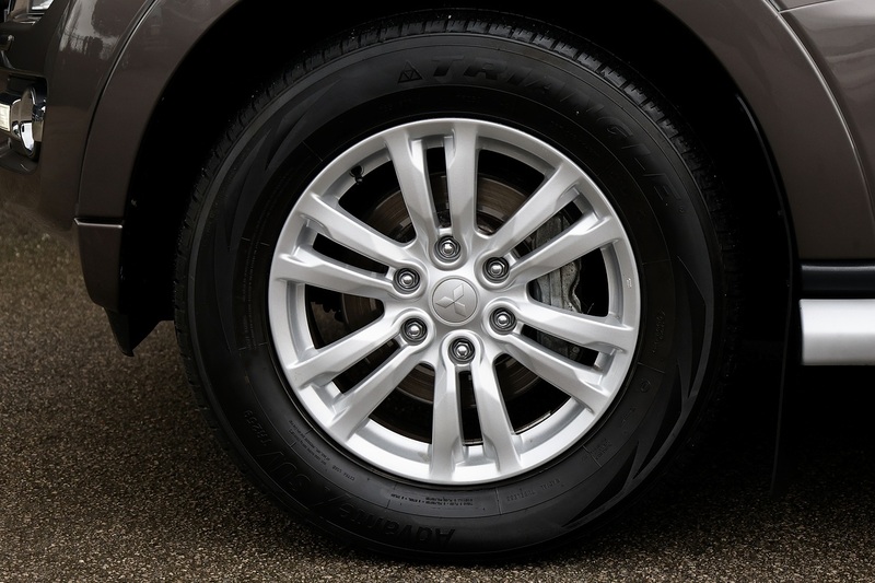 Mitsubishi Shogun LWB SG3 2 Former Keepers + FSH + Automatic + 7 Seats Image 27