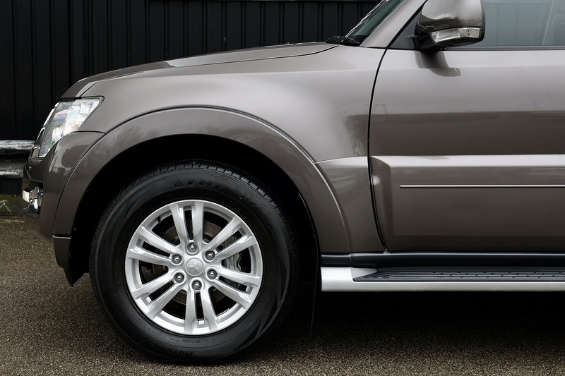 Mitsubishi Shogun LWB SG3 2 Former Keepers + FSH + Automatic + 7 Seats Image 31