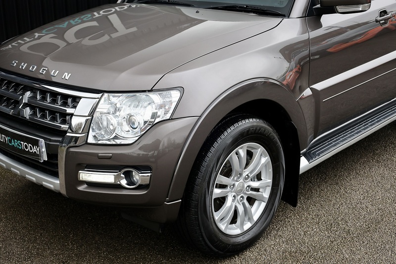 Mitsubishi Shogun LWB SG3 2 Former Keepers + FSH + Automatic + 7 Seats Image 30