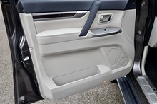 Mitsubishi Shogun LWB SG3 2 Former Keepers + FSH + Automatic + 7 Seats - Thumb 34