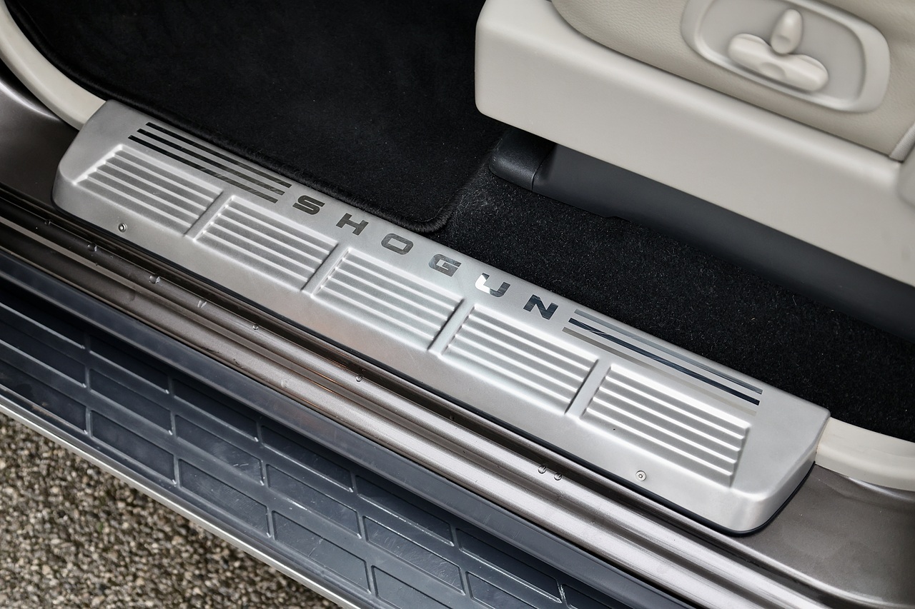 Mitsubishi Shogun LWB SG3 2 Former Keepers + FSH + Automatic + 7 Seats - Large 35