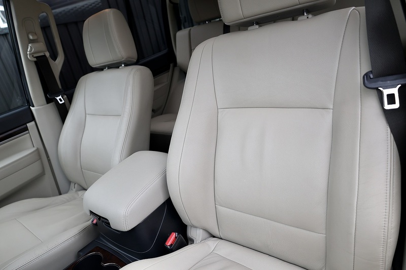 Mitsubishi Shogun LWB SG3 2 Former Keepers + FSH + Automatic + 7 Seats Image 36