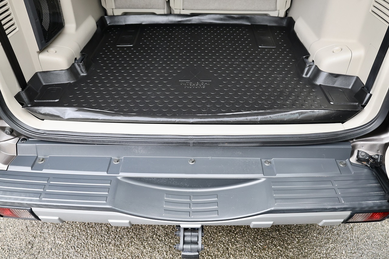 Mitsubishi Shogun LWB SG3 2 Former Keepers + FSH + Automatic + 7 Seats - Large 43