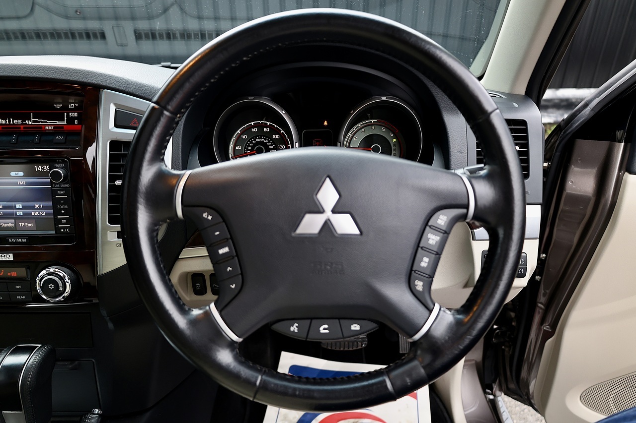 Mitsubishi Shogun LWB SG3 2 Former Keepers + FSH + Automatic + 7 Seats - Large 49