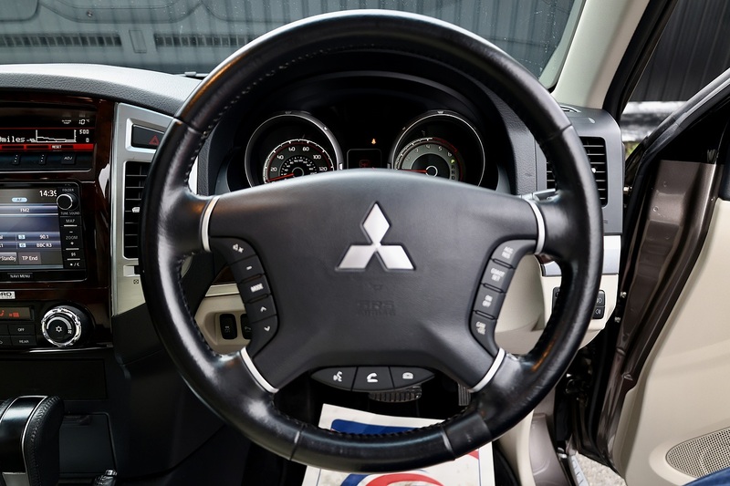 Mitsubishi Shogun LWB SG3 2 Former Keepers + FSH + Automatic + 7 Seats Image 49