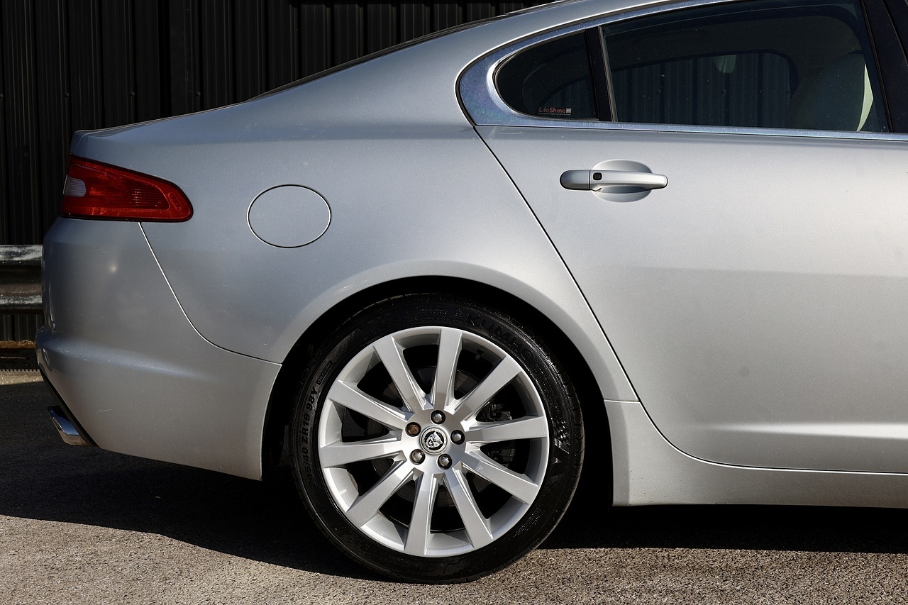 Jaguar XF Premium Luxury Last Owner since 2015 + Full Service History - Large 15
