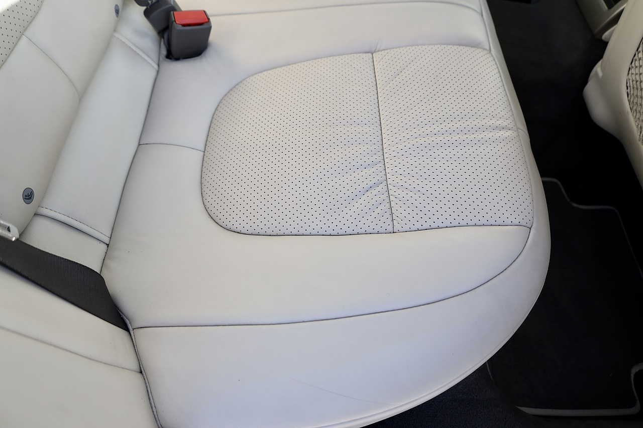 Jaguar XF Premium Luxury Last Owner since 2015 + Full Service History - Large 25