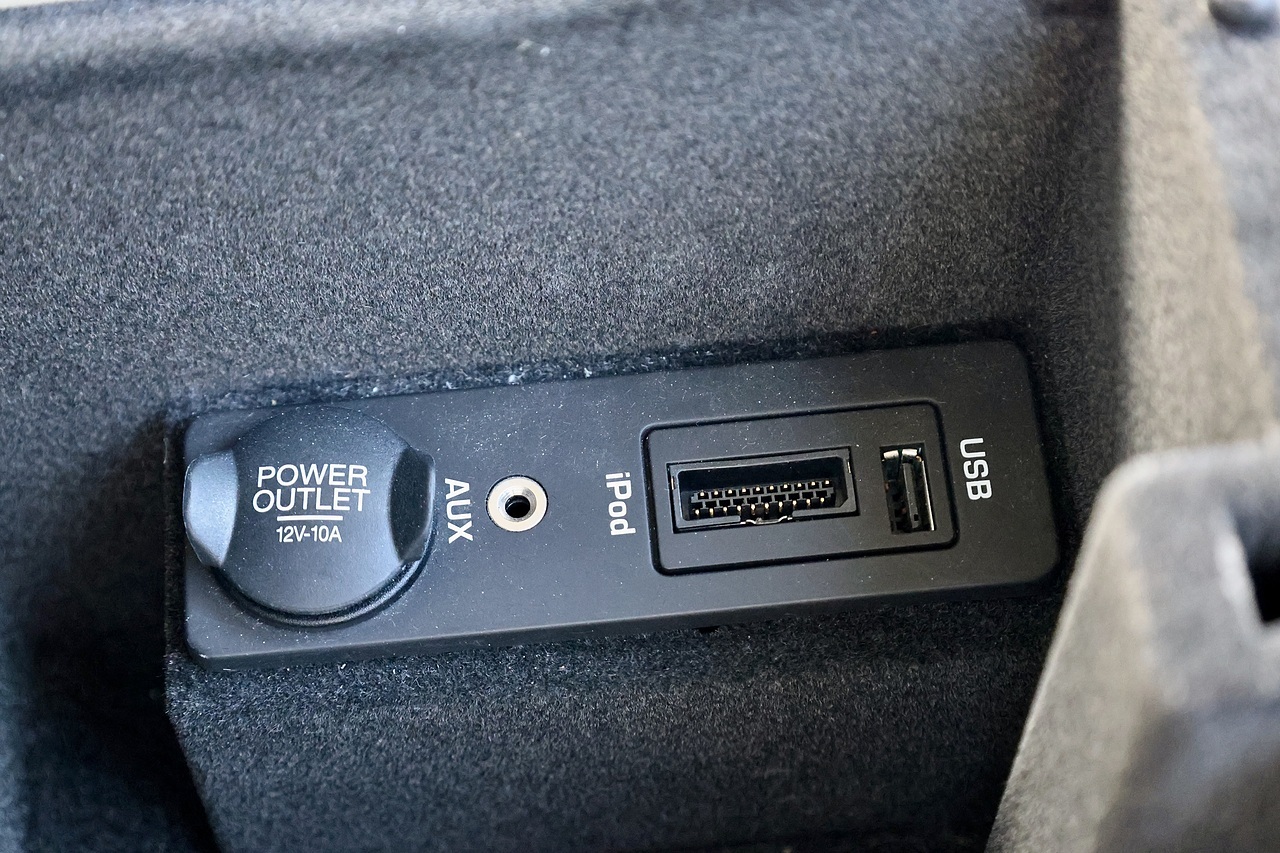 Jaguar XF Premium Luxury Last Owner since 2015 + Full Service History - Large 37