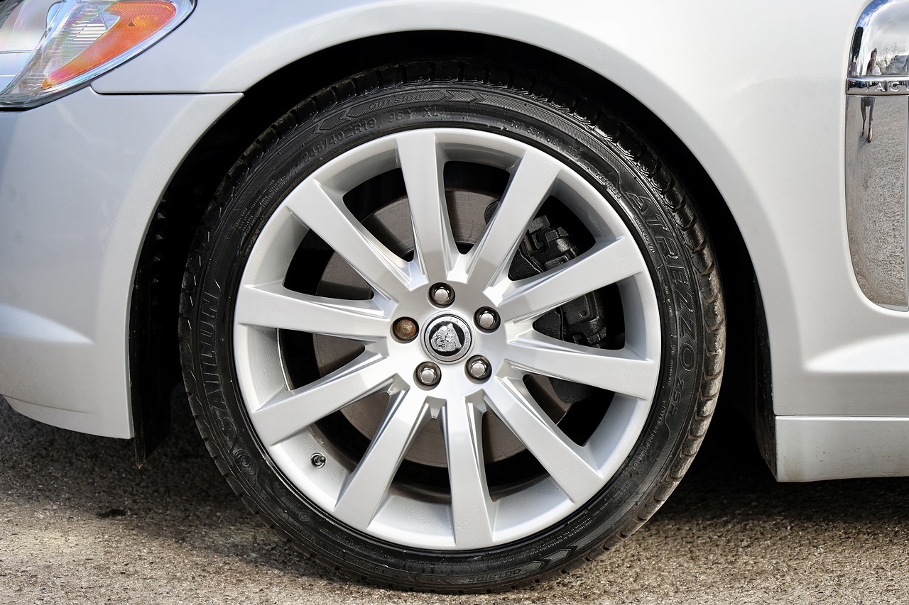 Jaguar XF Premium Luxury Last Owner since 2015 + Full Service History - Large 44