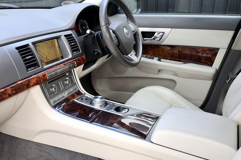 Jaguar XF Premium Luxury Last Owner since 2015 + Full Service History Image 9