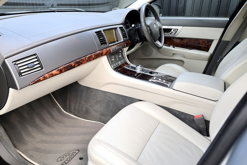 Jaguar XF Premium Luxury Last Owner since 2015 + Full Service History Image 2