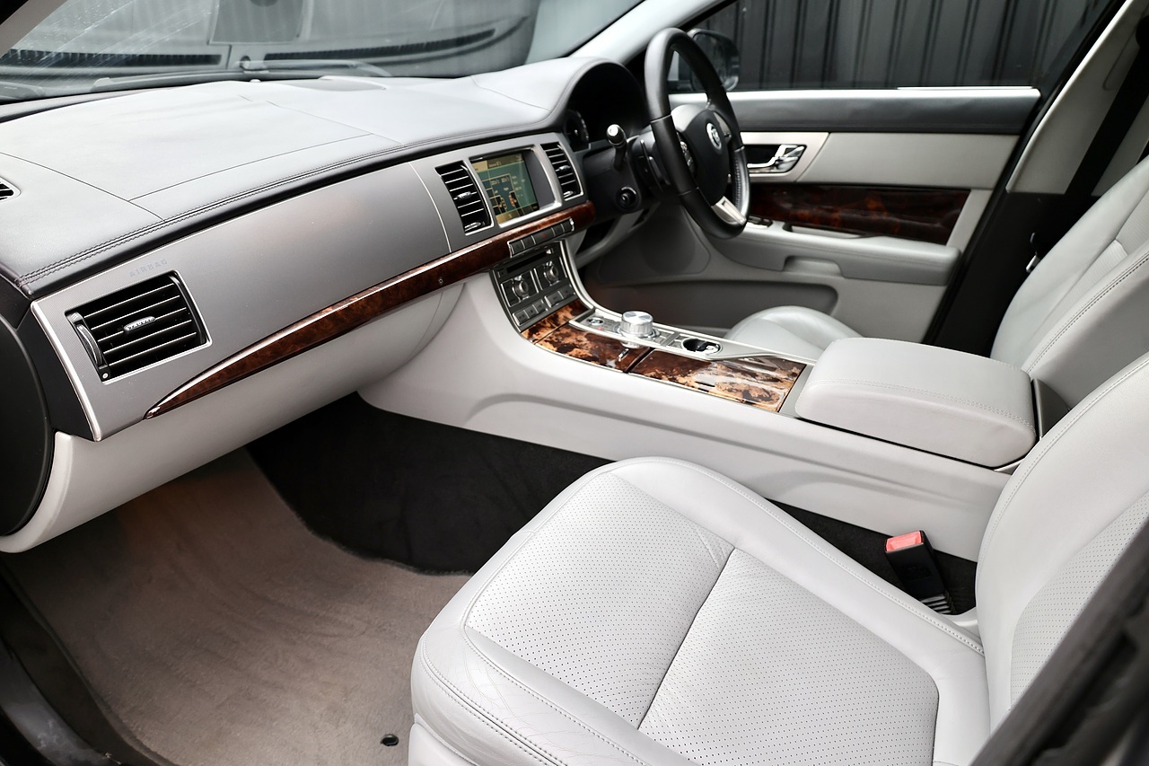Jaguar XF Premium Luxury 3 Former Keepers + Full Service History + Previously Sold by Ouselves - Large 2