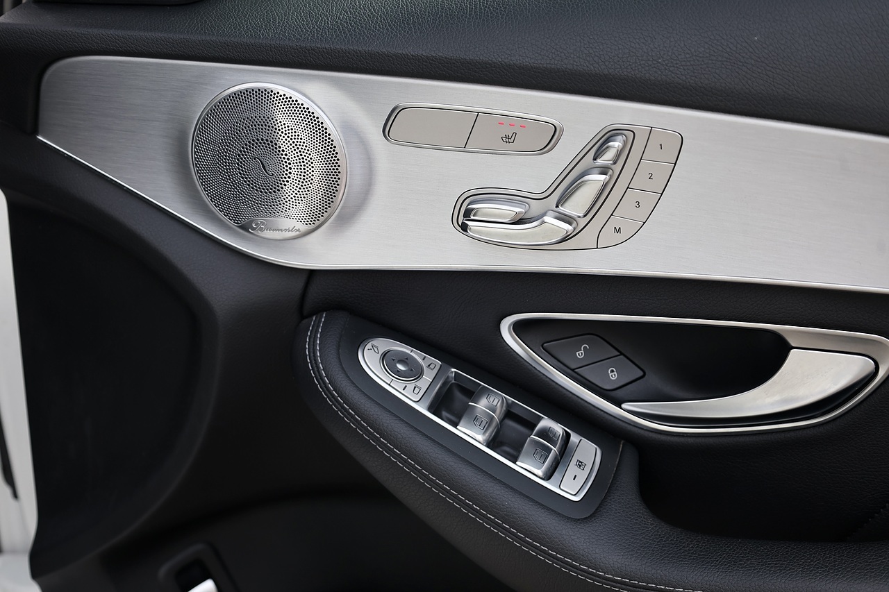 Mercedes-Benz C220d AMG Line Prem+ 2 Former Keepers + Full Service History + High Spec - Large 20