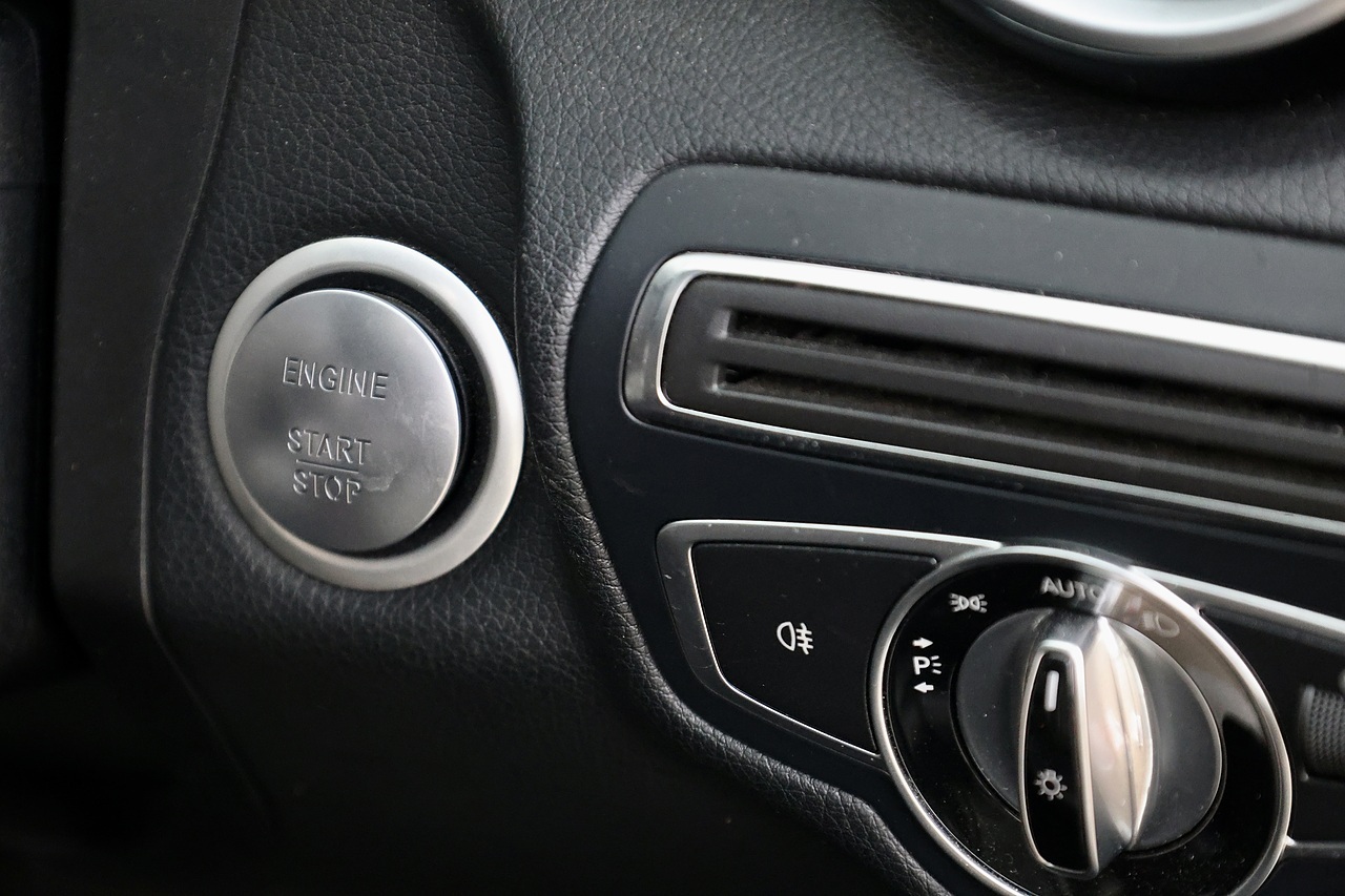 Mercedes-Benz C220d AMG Line Prem+ 2 Former Keepers + Full Service History + High Spec - Large 21