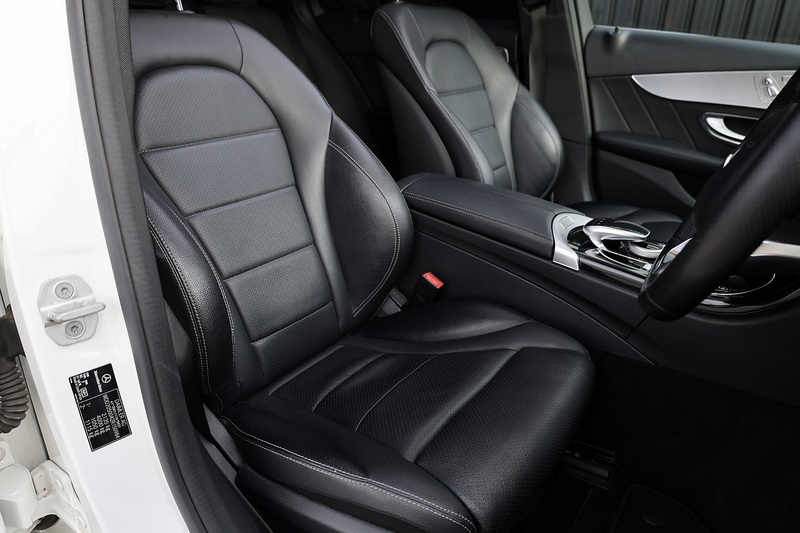 Mercedes-Benz C220d AMG Line Prem+ 2 Former Keepers + Full Service History + High Spec Image 22