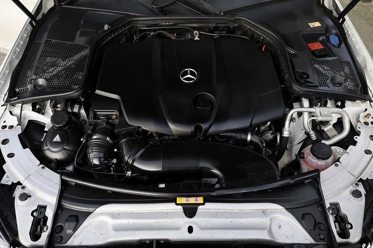 Mercedes-Benz C220d AMG Line Prem+ 2 Former Keepers + Full Service History + High Spec - Large 24