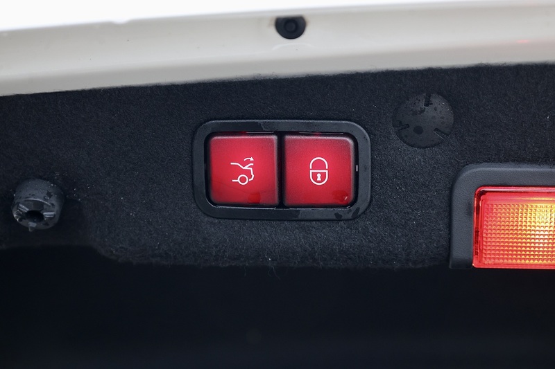 Mercedes-Benz C220d AMG Line Prem+ 2 Former Keepers + Full Service History + High Spec Image 27