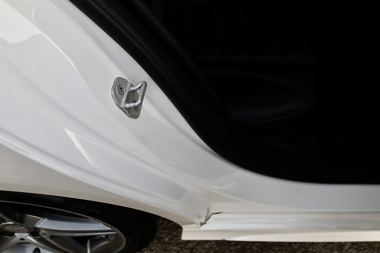 Mercedes-Benz C220d AMG Line Prem+ 2 Former Keepers + Full Service History + High Spec - Large 28