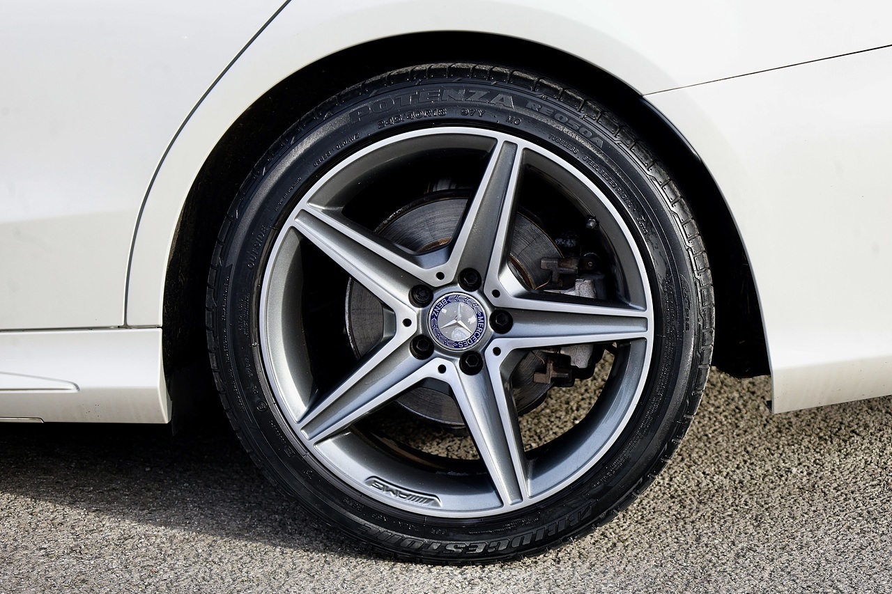 Mercedes-Benz C220d AMG Line Prem+ 2 Former Keepers + Full Service History + High Spec - Large 34