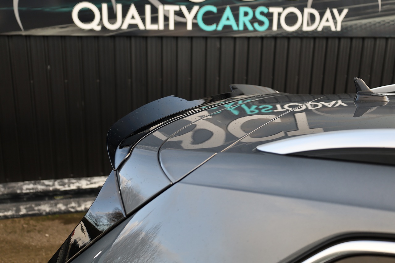 Volkswagen Tiguan R-Line 2 Former Keepers + Full Service History + Pano Roof + Full Leather - Large 17