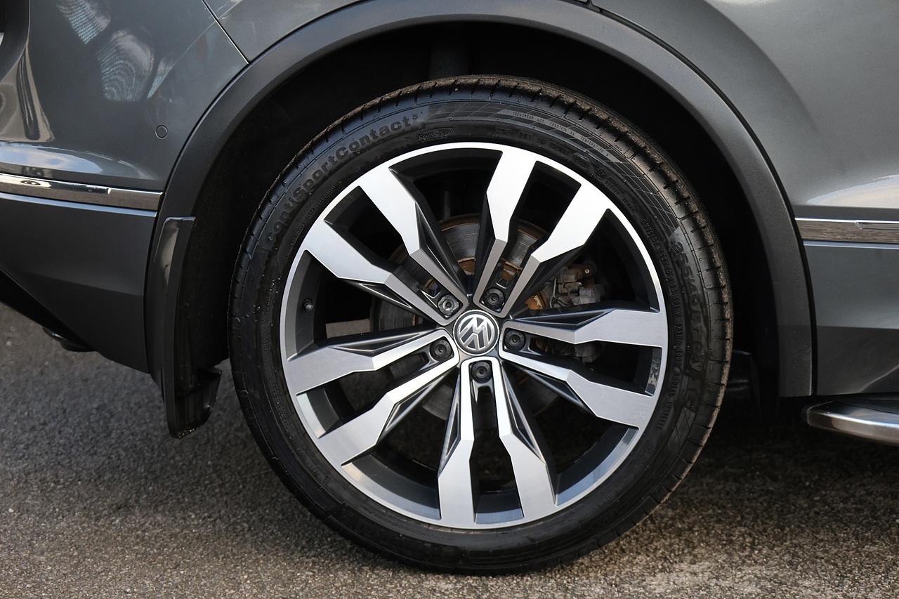 Volkswagen Tiguan R-Line 2 Former Keepers + Full Service History + Pano Roof + Full Leather - Large 35