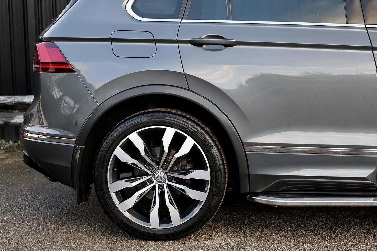 Volkswagen Tiguan R-Line 2 Former Keepers + Full Service History + Pano Roof + Full Leather - Large 19