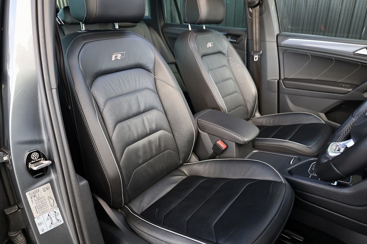 Volkswagen Tiguan R-Line 2 Former Keepers + Full Service History + Pano Roof + Full Leather - Large 10