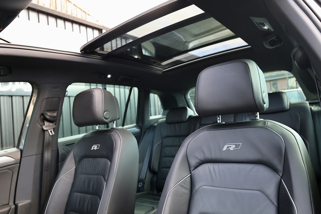 Volkswagen Tiguan R-Line 2 Former Keepers + Full Service History + Pano Roof + Full Leather - Large 39