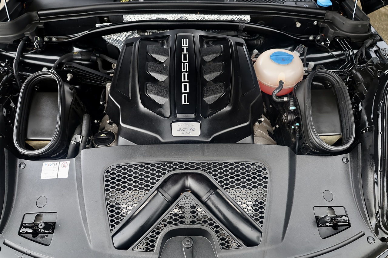 Porsche Macan GTS Macan GTS 3.0 5dr SUV Automatic Petrol - Large 17