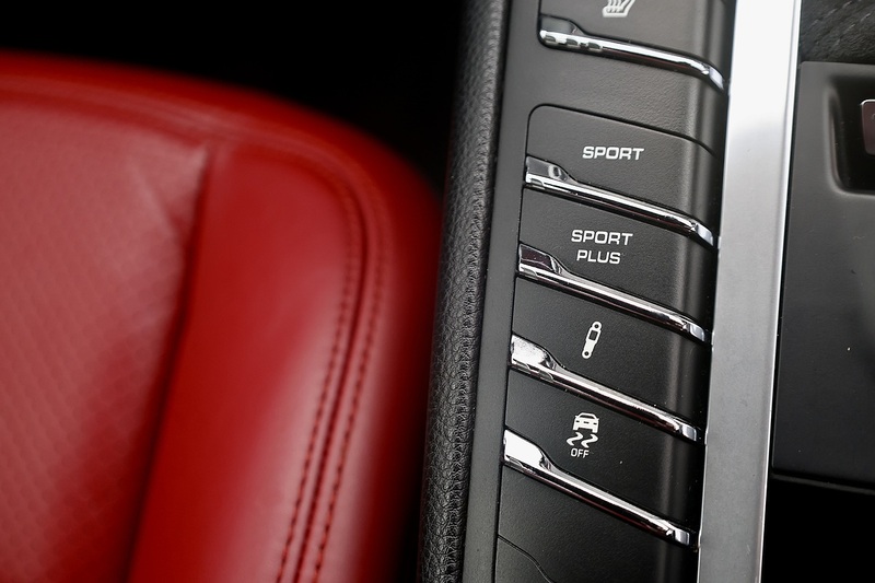 Porsche Macan GTS Macan GTS 3.0 5dr SUV Automatic Petrol Image 34