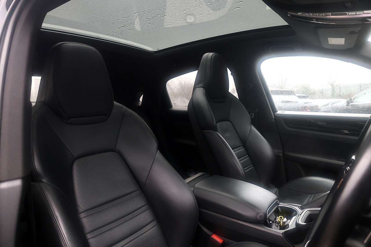 Porsche Cayenne Coupe eHybrid 2 Former Keepers + £12k Cost Options + Air Suspension - Large 8
