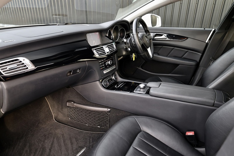 Mercedes-Benz CLS 350 CDI 2 Former Keepers + Glass Sunroof + Heated / Memory Seats Image 2