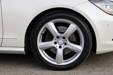 Mercedes-Benz CLS 350 CDI 2 Former Keepers + Glass Sunroof + Heated / Memory Seats - Thumb 31