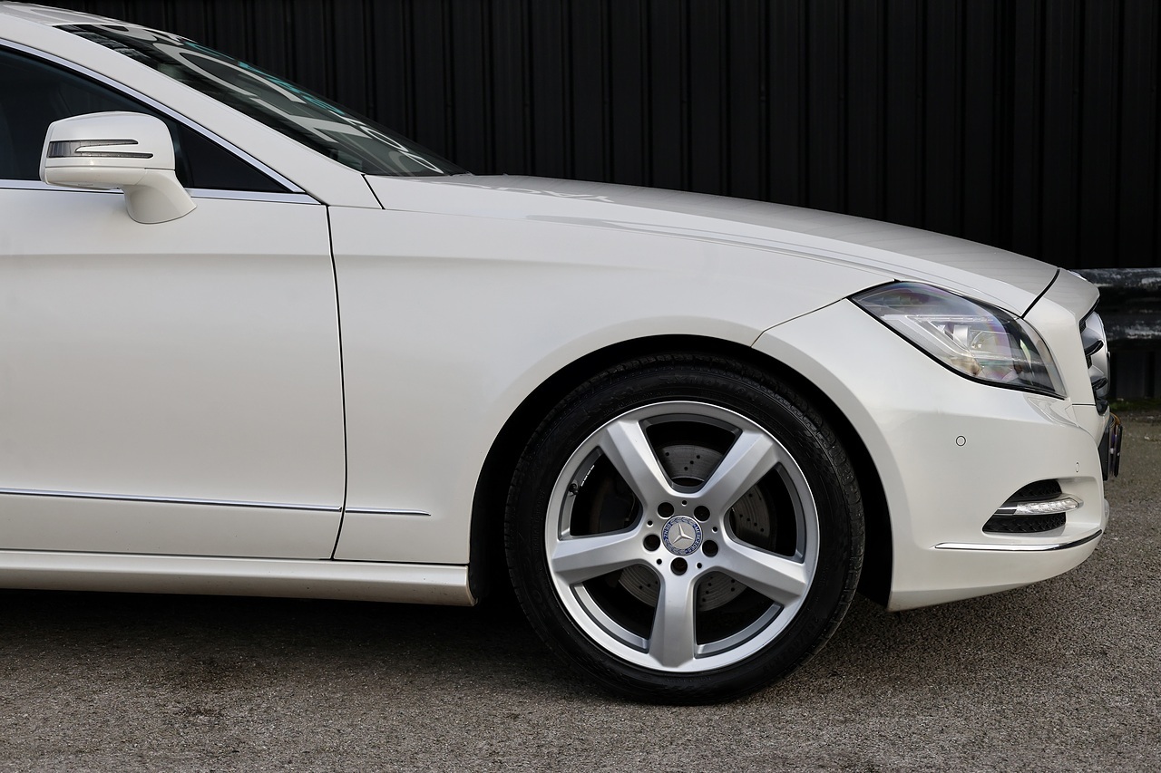 Mercedes-Benz CLS 350 CDI 2 Former Keepers + Glass Sunroof + Heated / Memory Seats - Large 16