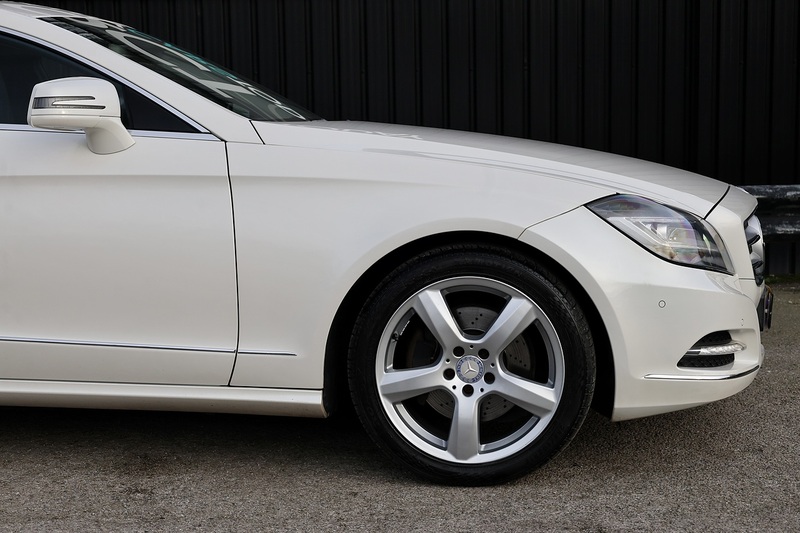 Mercedes-Benz CLS 350 CDI 2 Former Keepers + Glass Sunroof + Heated / Memory Seats Image 16