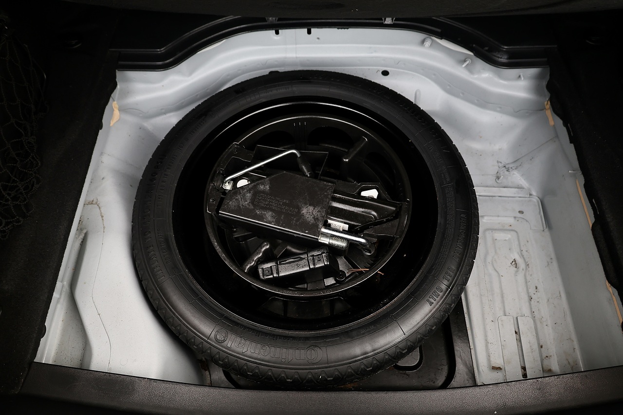 Mercedes-Benz CLS 350 CDI 2 Former Keepers + Glass Sunroof + Heated / Memory Seats - Large 25