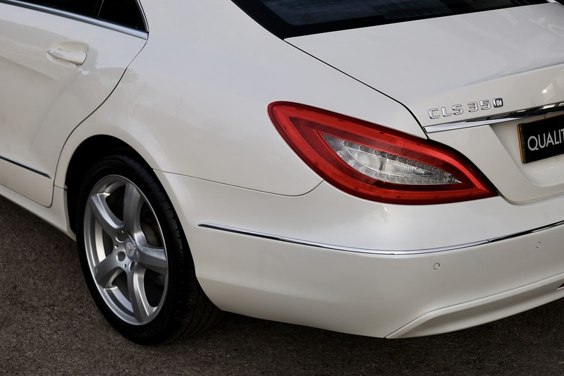Mercedes-Benz CLS 350 CDI 2 Former Keepers + Glass Sunroof + Heated / Memory Seats Image 29
