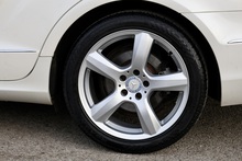 Mercedes-Benz CLS 350 CDI 2 Former Keepers + Glass Sunroof + Heated / Memory Seats - Thumb 30