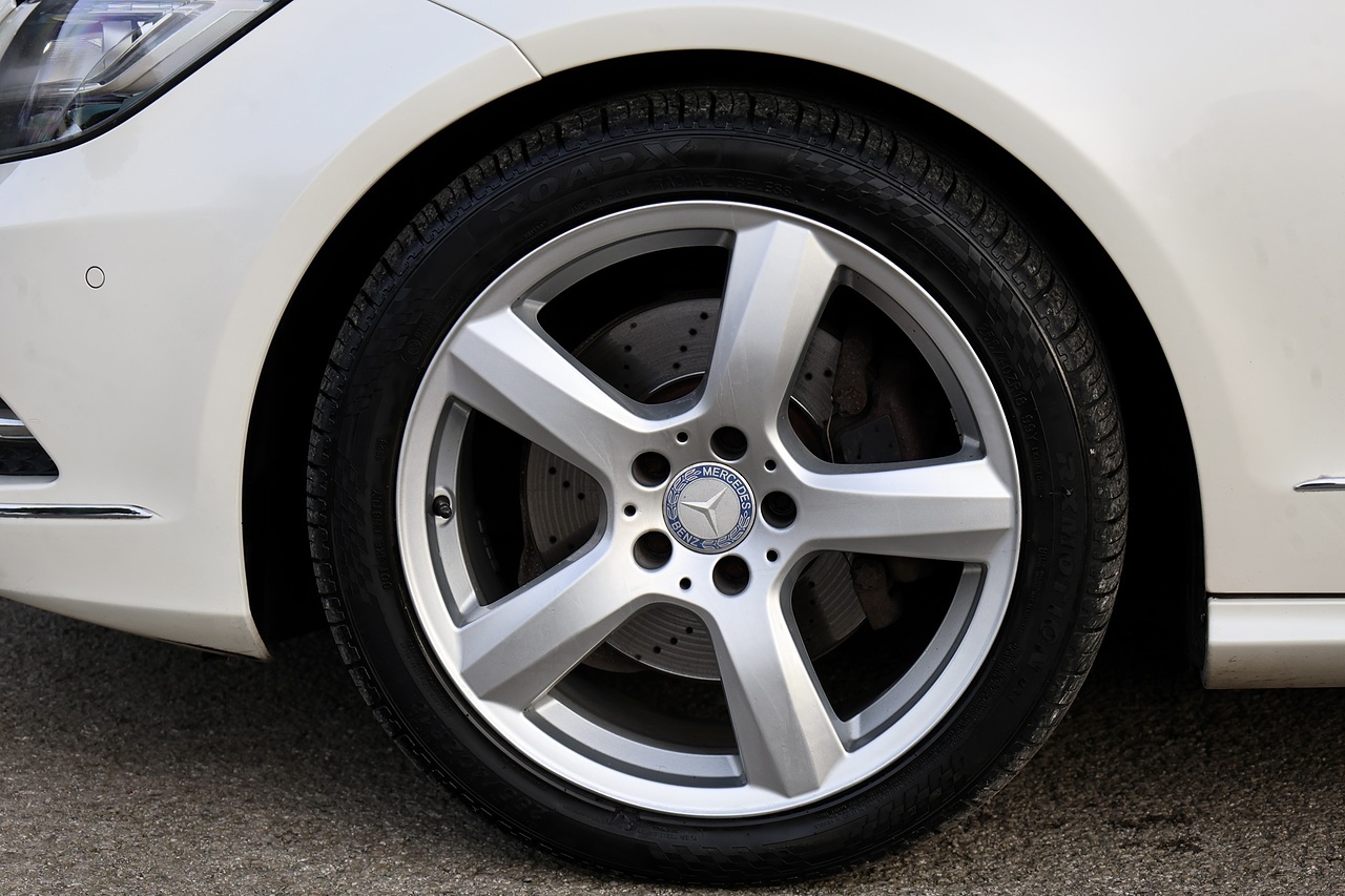 Mercedes-Benz CLS 350 CDI 2 Former Keepers + Glass Sunroof + Heated / Memory Seats - Large 33