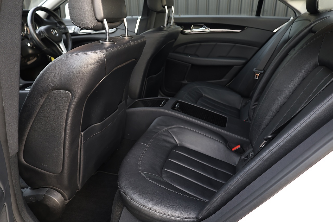 Mercedes-Benz CLS 350 CDI 2 Former Keepers + Glass Sunroof + Heated / Memory Seats - Large 35