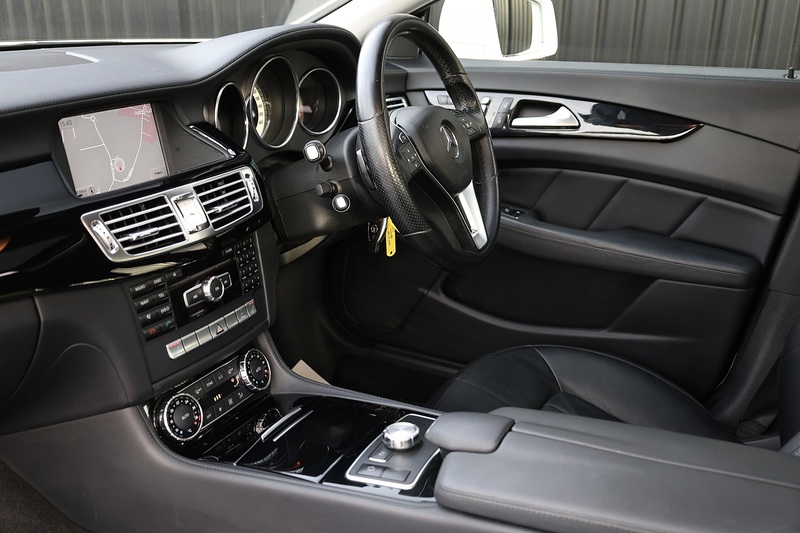 Mercedes-Benz CLS 350 CDI 2 Former Keepers + Glass Sunroof + Heated / Memory Seats Image 8