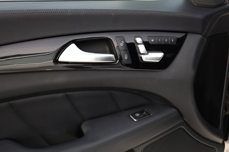 Mercedes-Benz CLS 350 CDI 2 Former Keepers + Glass Sunroof + Heated / Memory Seats Image 36