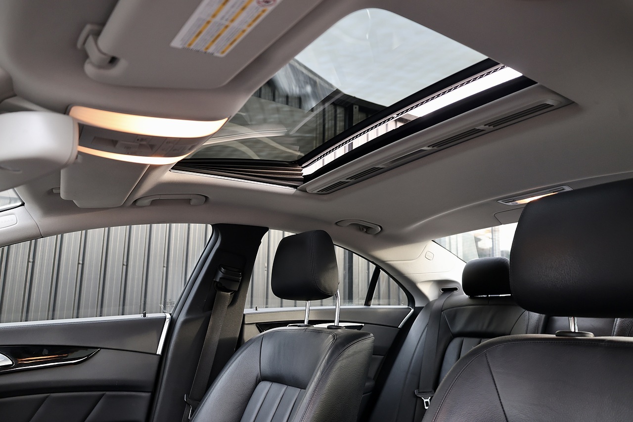 Mercedes-Benz CLS 350 CDI 2 Former Keepers + Glass Sunroof + Heated / Memory Seats - Large 37