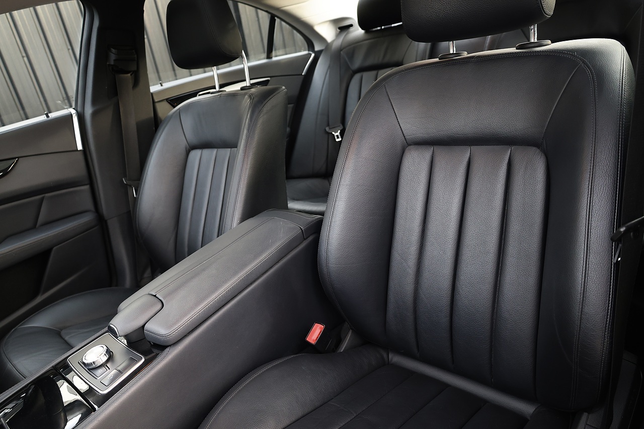 Mercedes-Benz CLS 350 CDI 2 Former Keepers + Glass Sunroof + Heated / Memory Seats - Large 38
