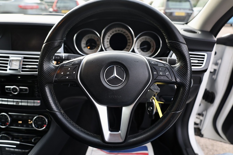 Mercedes-Benz CLS 350 CDI 2 Former Keepers + Glass Sunroof + Heated / Memory Seats Image 40
