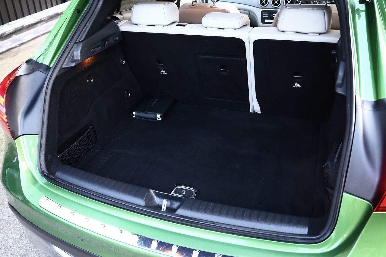 Mercedes-Benz GLA 200d Sport Prem+ 2 Former Keepers + FSH + Panoramic Roof + Heated / Memory Seats - Large 21