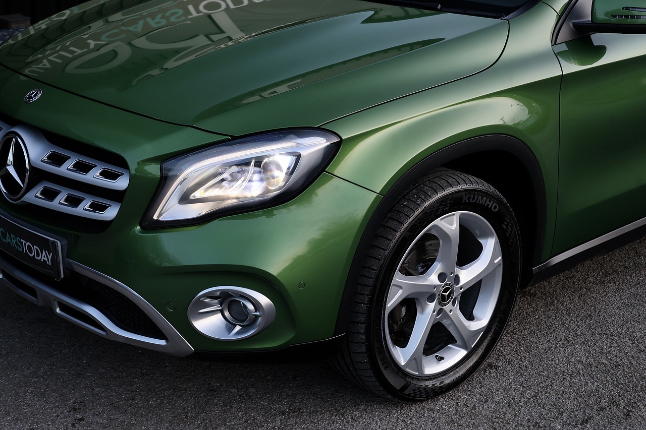 Mercedes-Benz GLA 200d Sport Prem+ 2 Former Keepers + FSH + Panoramic Roof + Heated / Memory Seats - Large 22
