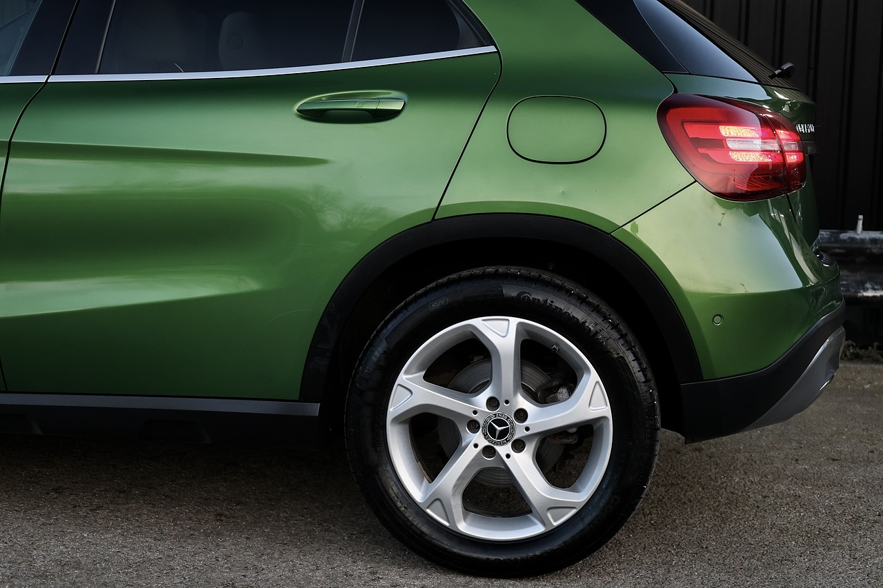 Mercedes-Benz GLA 200d Sport Prem+ 2 Former Keepers + FSH + Panoramic Roof + Heated / Memory Seats - Large 24