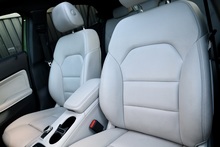 Mercedes-Benz GLA 200d Sport Prem+ 2 Former Keepers + FSH + Panoramic Roof + Heated / Memory Seats - Thumb 28